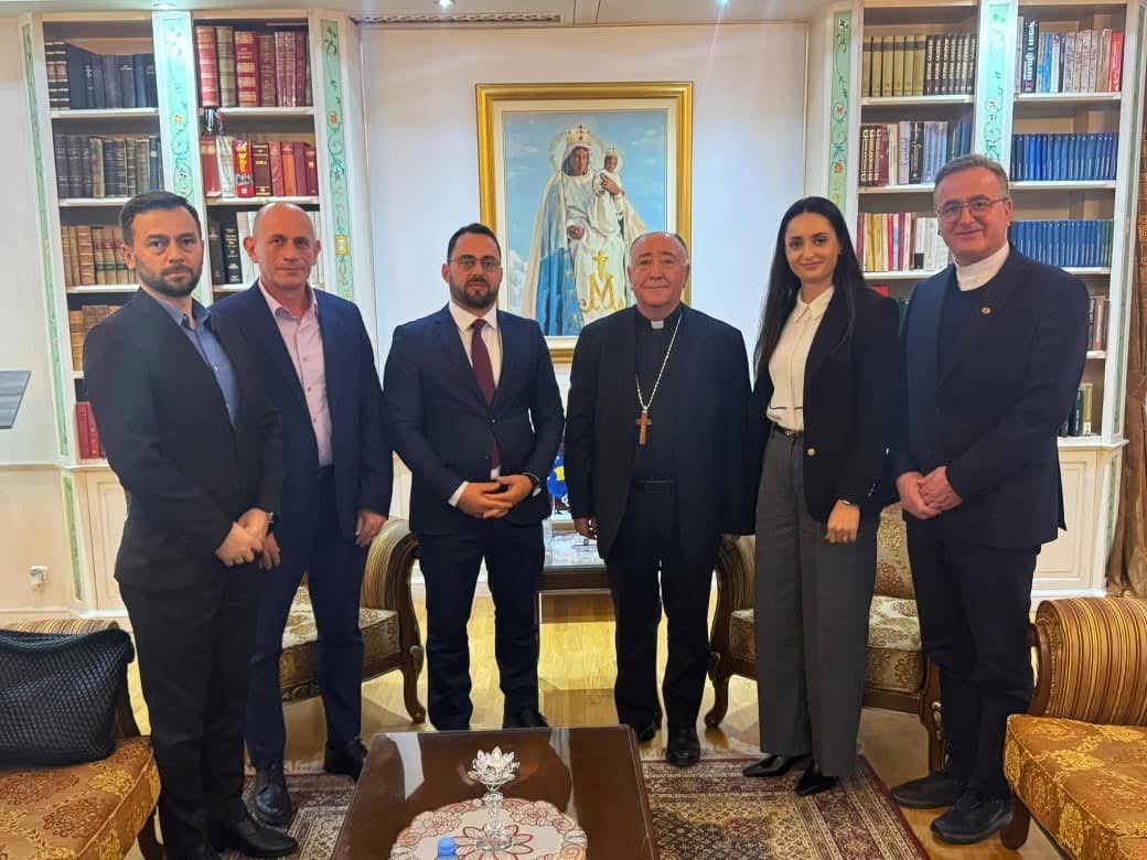 Videokonference me homologun Maqedonas