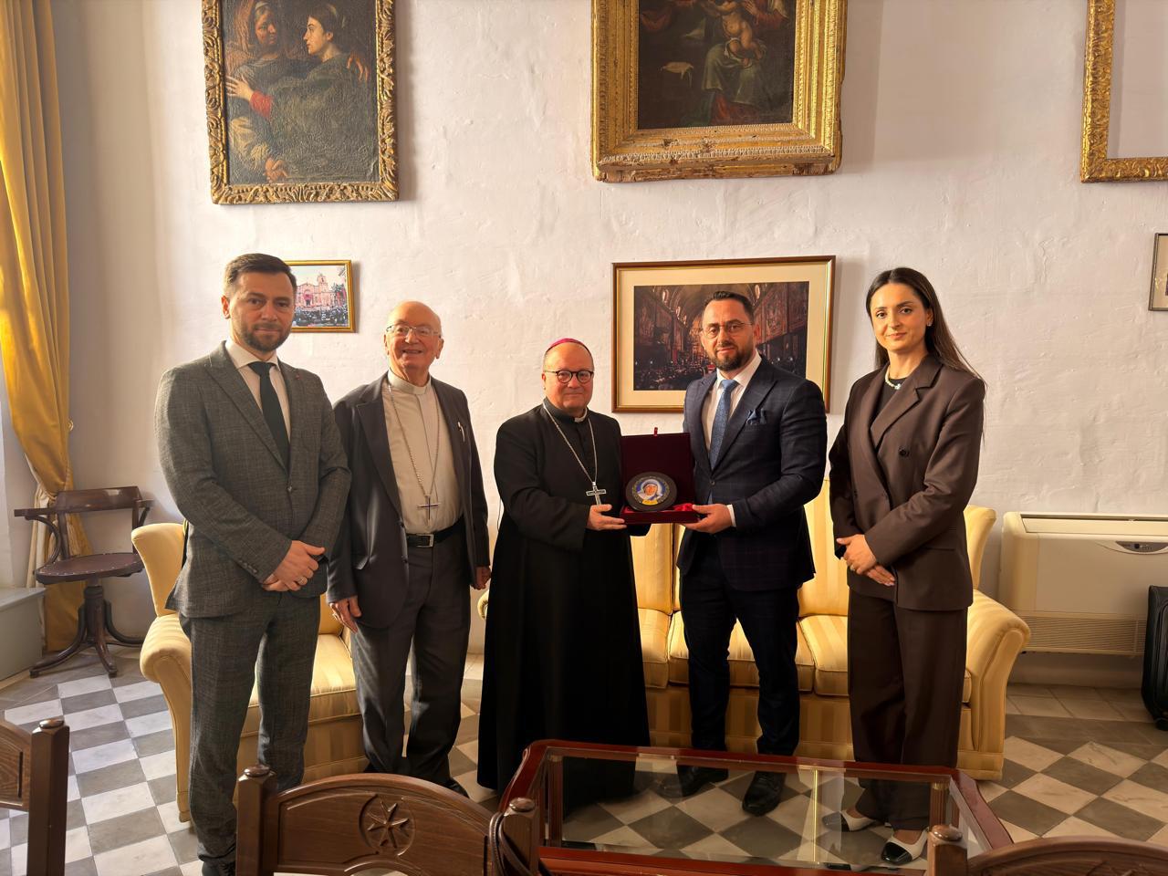 Kryetari i Komitetit Shtetëror për Kultet, Z. Klodjan Bulku dhe Anëtarët Znj. Erinda Jova dhe Z. Servet Gura, zhvilluan një vizitë zyrtare në Republikën e Maltës